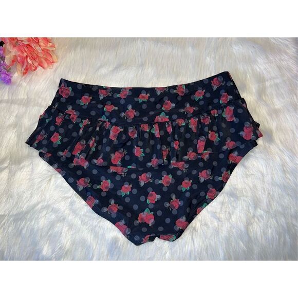 Hot Topic Rose Polka Dot Skirted High-Waisted Swim Bottoms Plus Size 1 - Picture 3 of 7